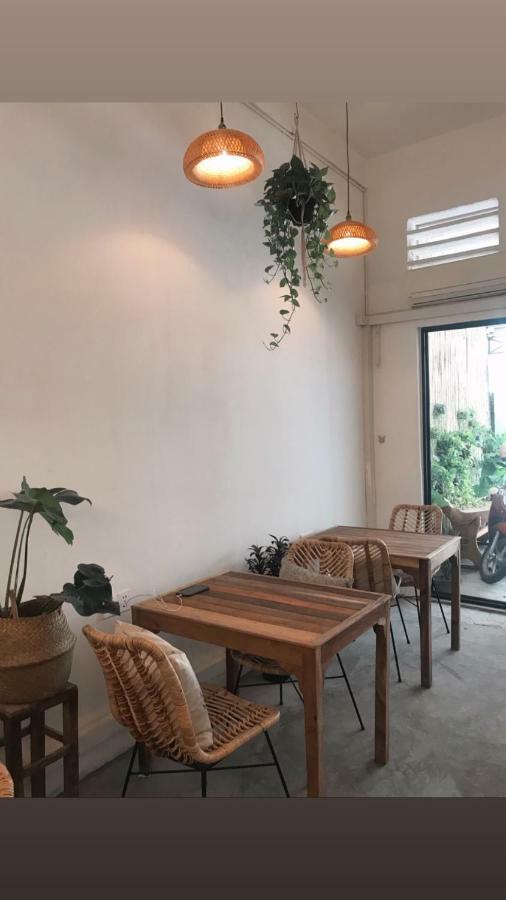 Sacred Lotus - Vegan Cafe X Hostel Phnom Penh Exterior photo